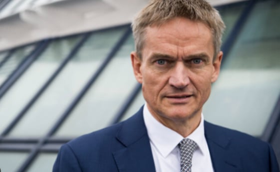 DFDS' finansielle styrmand, Torben Carlsen, har hang til engelske vendinger og en teknisk financiel baggrund fra bl.a. investeringsselskaber.
